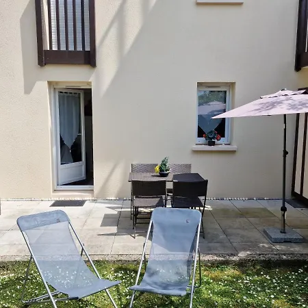 Grand Studio Front De Mer Ensoleille Avec Jardin Plein Sud Acces Direct Plage Cabourg Exterior foto
