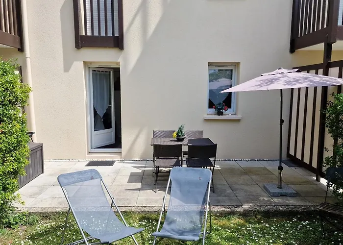 Grand Studio Front De Mer Ensoleille Avec Jardin Plein Sud Acces Direct Plage
